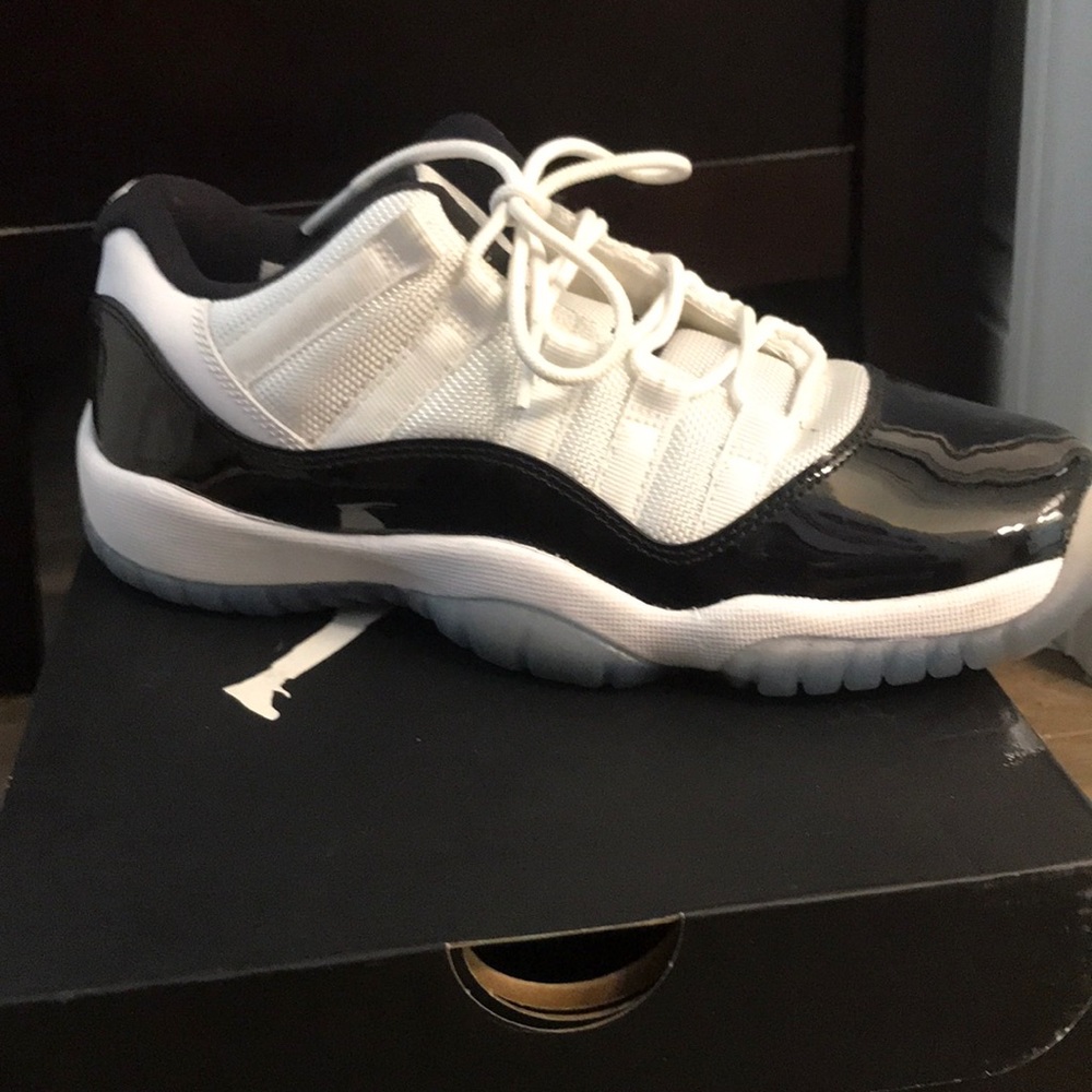 Air Jordan 11 Retro Low